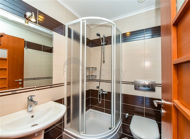 شقة فاخرة 2 + 1 على السطر الأول في وسط ألانيا