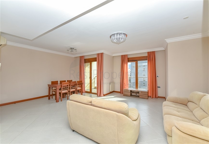 شقة فاخرة 2 + 1 على السطر الأول في وسط ألانيا