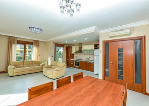 شقة فاخرة 2 + 1 على السطر الأول في وسط ألانيا