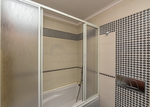 شقة فاخرة 2 + 1 على السطر الأول في وسط ألانيا