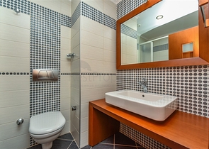 شقة فاخرة 2 + 1 على السطر الأول في وسط ألانيا