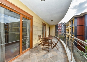 شقة فاخرة 2 + 1 على السطر الأول في وسط ألانيا