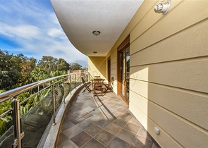 شقة فاخرة 2 + 1 على السطر الأول في وسط ألانيا