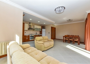 شقة فاخرة 2 + 1 على السطر الأول في وسط ألانيا