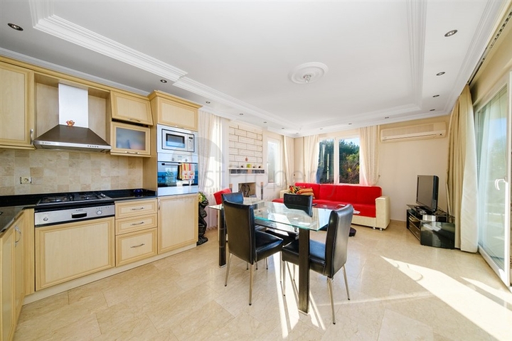 بنتهاوس 3 + 1 مع إطلالات بانورامية على البحر في منطقة كوناكلي