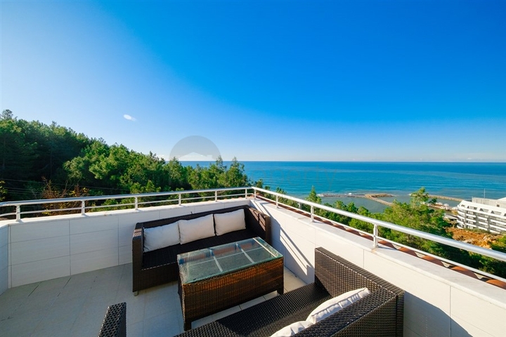 بنتهاوس 3 + 1 مع إطلالات بانورامية على البحر في منطقة كوناكلي