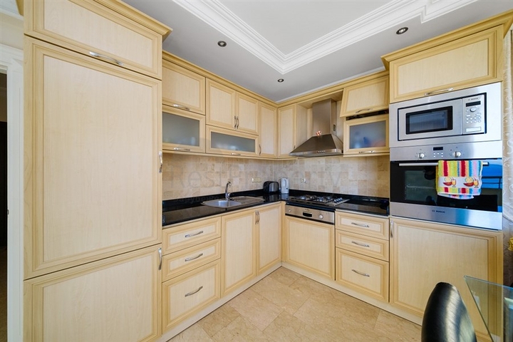 بنتهاوس 3 + 1 مع إطلالات بانورامية على البحر في منطقة كوناكلي