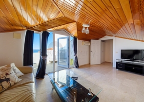 بنتهاوس 3 + 1 مع إطلالات بانورامية على البحر في منطقة كوناكلي