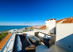 بنتهاوس 3 + 1 مع إطلالات بانورامية على البحر في منطقة كوناكلي