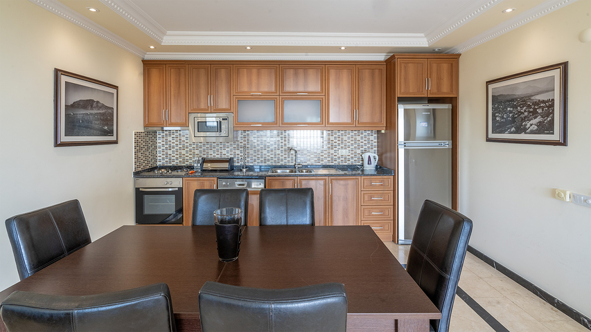 بنتهاوس مفروش 4 + 1 مطل على البحر في وسط ألانيا