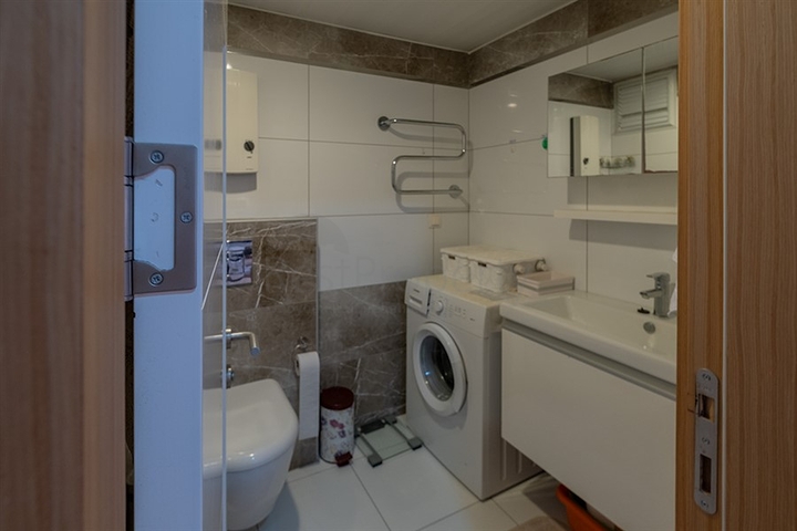 شقة فسيحة 1 + 1 في المنطقة الوسطى من ألانيا شقة فسيحة 1 + 1 في المنطقة الوسطى من ألانيا