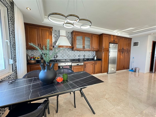 بنتهاوس واسع 3 + 1 مع إطلالات بانورامية على البحر بنتهاوس واسع 3 + 1 مع إطلالات بانورامية على البحر