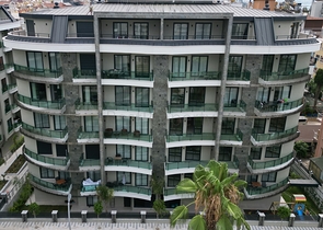 شقة 2+1 في مجمع من الدرجة الممتازة في وسط ألانيا 