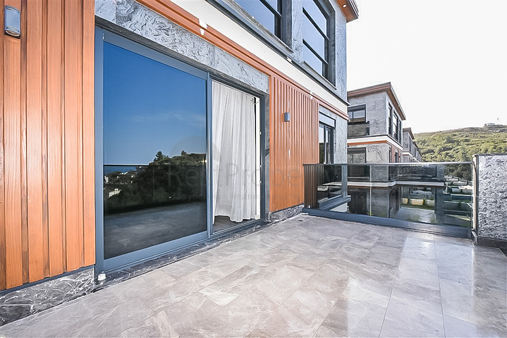 فيلا خاصة 4 + 1 في مجتمع مسور النخبة