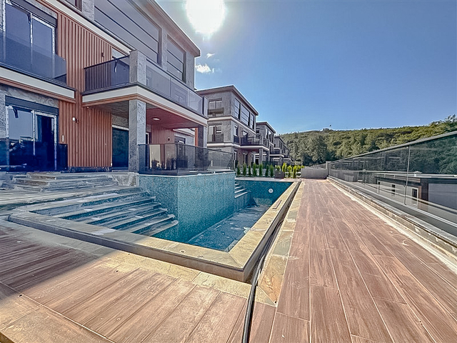 فيلا خاصة 4 + 1 في مجتمع مسور النخبة