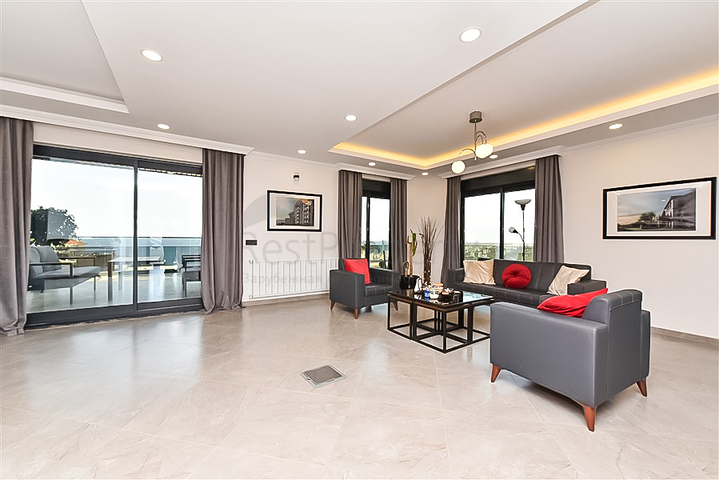 فيلا خاصة 4 + 1 في مجتمع مسور النخبة