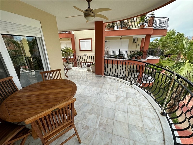 4 + 1 ريفرفرونت بنتهاوس في منطقة كيستل 4 + 1 ريفرفرونت بنتهاوس في منطقة كيستل