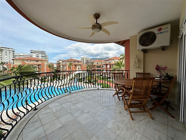 4 + 1 ريفرفرونت بنتهاوس في منطقة كيستل 4 + 1 ريفرفرونت بنتهاوس في منطقة كيستل