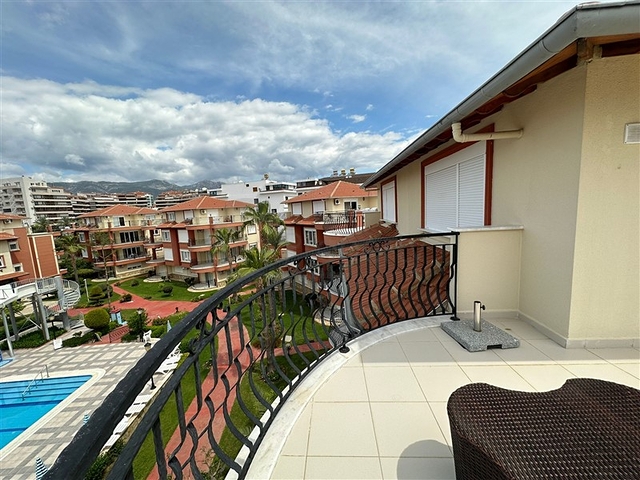 4 + 1 ريفرفرونت بنتهاوس في منطقة كيستل 4 + 1 ريفرفرونت بنتهاوس في منطقة كيستل