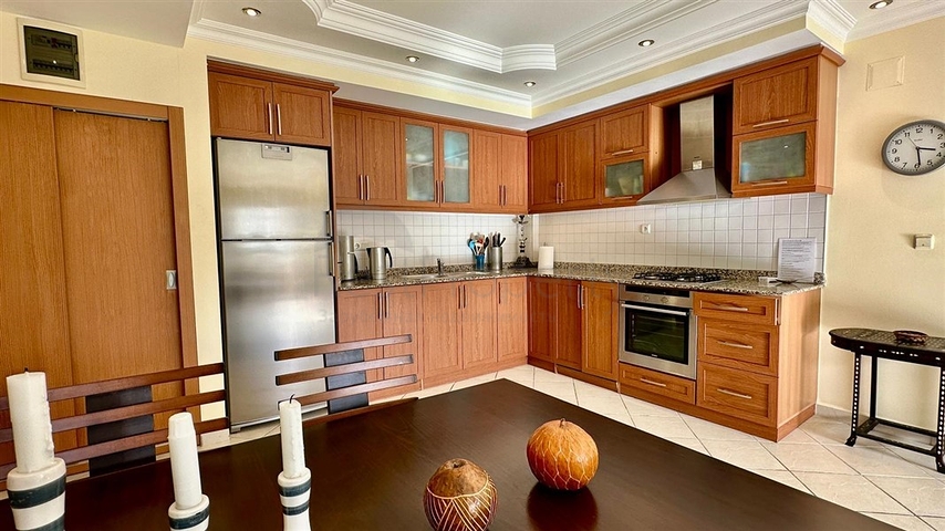 2 + 1 شقة 150 متر من البحر الأبيض المتوسط في منطقة أوبا