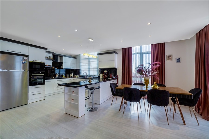 بنتهاوس 3+1 مع إطلالة على البحر الأبيض المتوسط