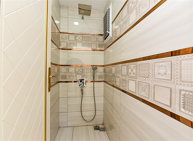 4 + 1 حديقة دوبلكس مع مطبخ منفصل في وسط ألانيا