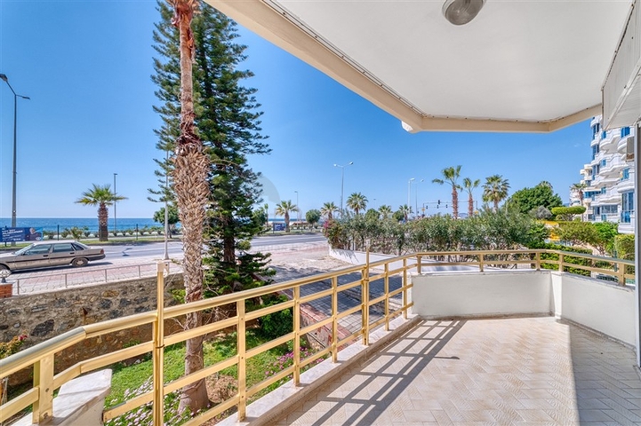 شقق في المجمع على الساحل الأول