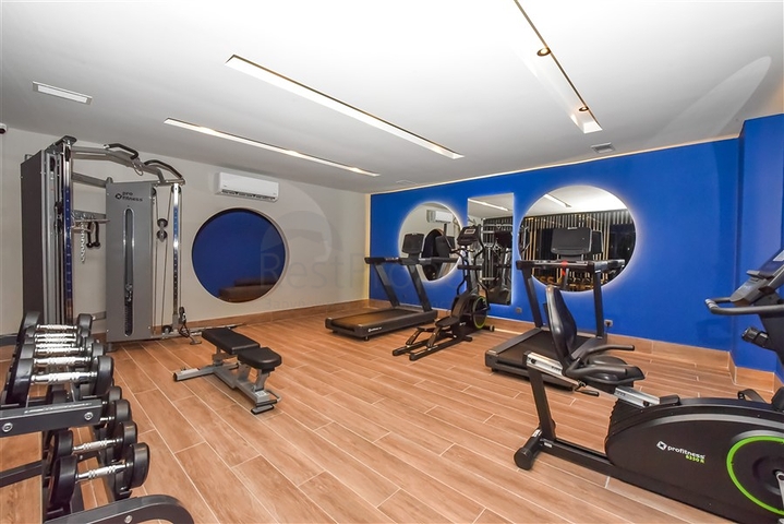 شقة 1+1 في مجمع جديد على بعد 400 متر فقط من البحر في وسط ألانيا 