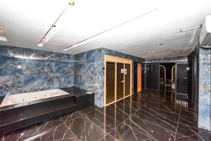 شقة 1+1 في مجمع جديد على بعد 400 متر فقط من البحر في وسط ألانيا 