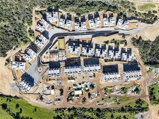 شقة 2+1 مع تراس خاص بها على بعد 100 متر من البحر