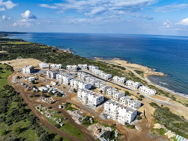 شقة 2+1 مع تراس خاص بها على بعد 100 متر من البحر