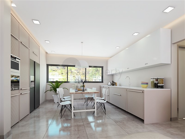 شقة 2+1 مع تراس خاص بها على بعد 100 متر من البحر