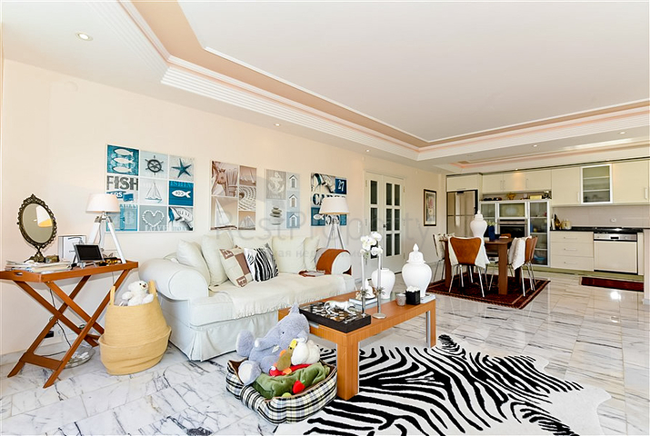 شقة 3 + 1 مع إمكانية الحصول على تصريح إقامة في السطر الأول