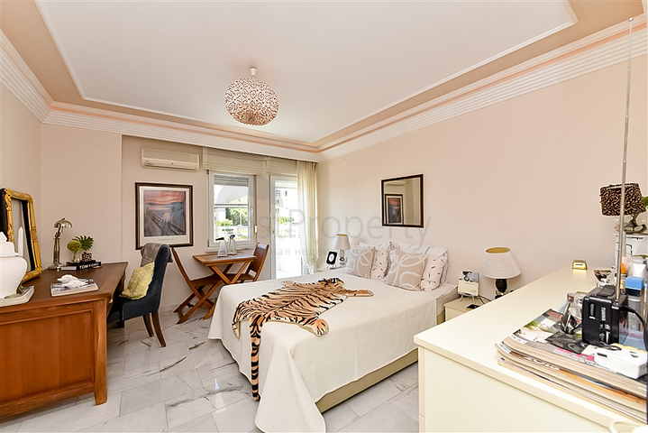 شقة 3 + 1 مع إمكانية الحصول على تصريح إقامة في السطر الأول