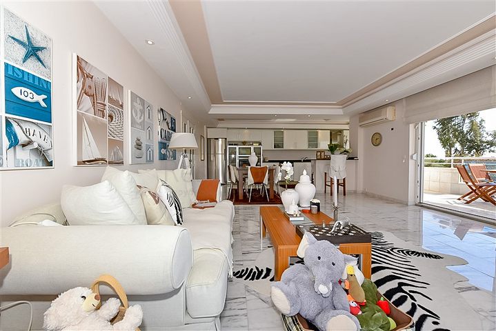 شقة 3 + 1 مع إمكانية الحصول على تصريح إقامة في السطر الأول