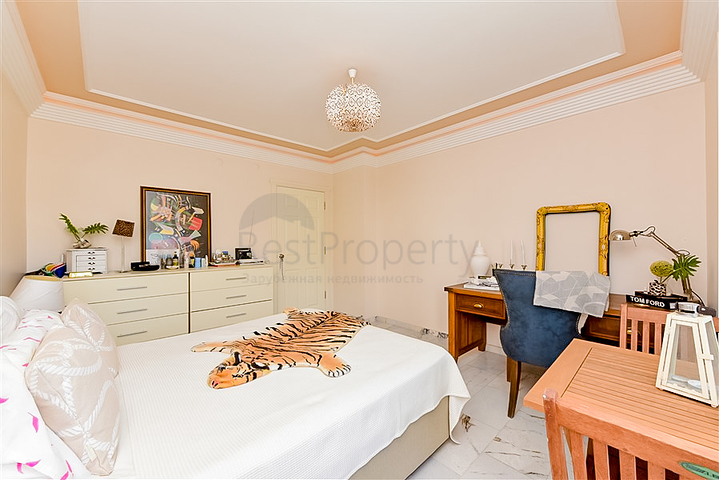 شقة 3 + 1 مع إمكانية الحصول على تصريح إقامة في السطر الأول