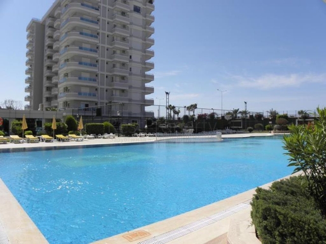 شقة 3 + 1 مع إمكانية الحصول على تصريح إقامة في السطر الأول