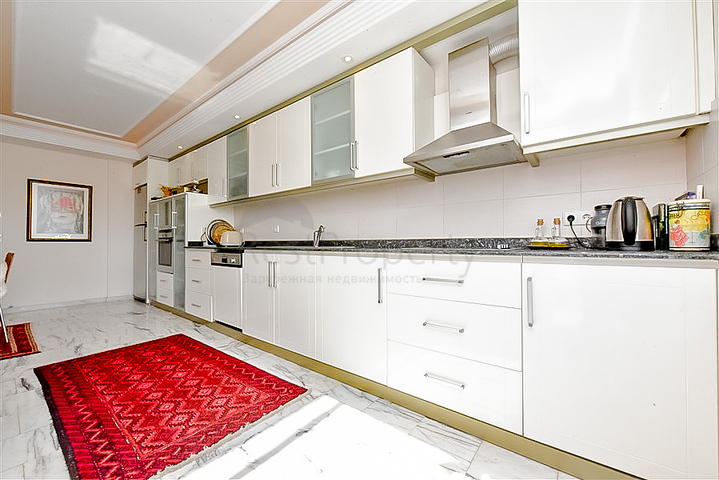 شقة 3 + 1 مع إمكانية الحصول على تصريح إقامة في السطر الأول