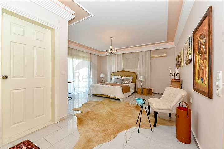 شقة 3 + 1 مع إمكانية الحصول على تصريح إقامة في السطر الأول