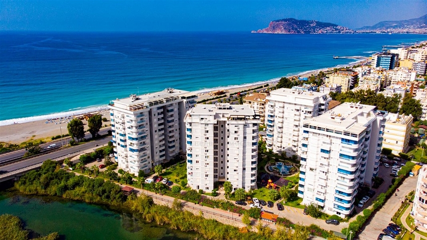 شقة 3 + 1 مع إمكانية الحصول على تصريح إقامة في السطر الأول