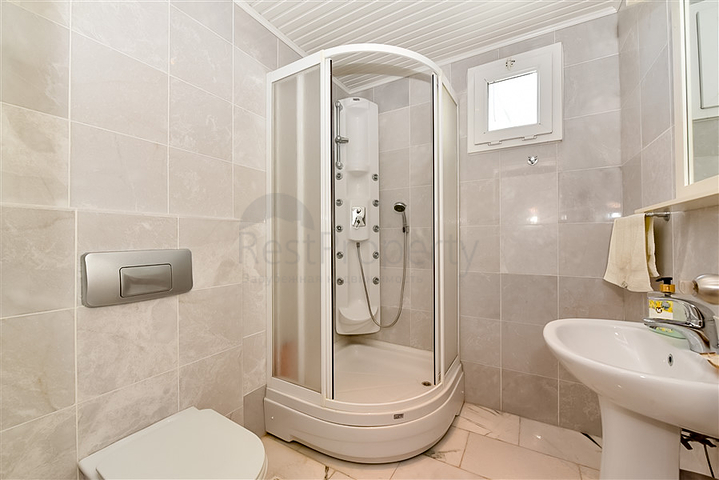 شقة 3 + 1 مع إمكانية الحصول على تصريح إقامة في السطر الأول