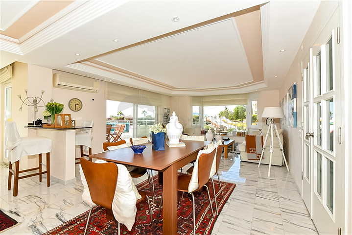 شقة 3 + 1 مع إمكانية الحصول على تصريح إقامة في السطر الأول