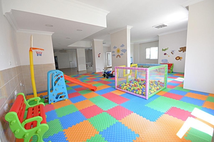 شقة 3 + 1 مع إمكانية الحصول على تصريح إقامة في السطر الأول