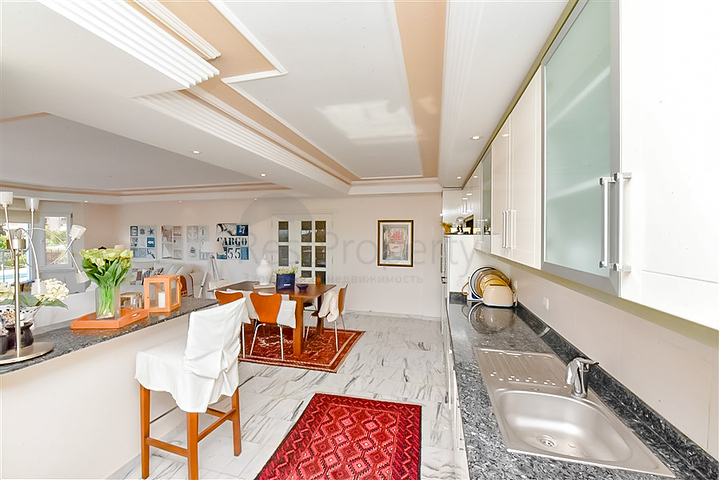 شقة 3 + 1 مع إمكانية الحصول على تصريح إقامة في السطر الأول