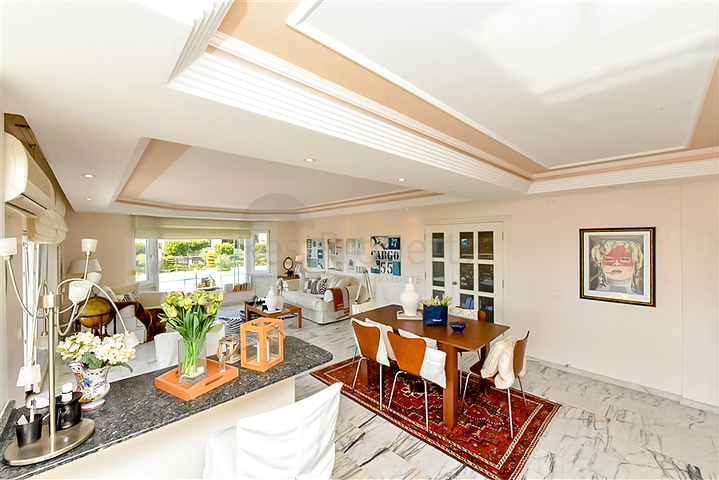 شقة 3 + 1 مع إمكانية الحصول على تصريح إقامة في السطر الأول