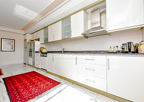 شقة 3 + 1 مع إمكانية الحصول على تصريح إقامة في السطر الأول