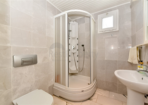 شقة 3 + 1 مع إمكانية الحصول على تصريح إقامة في السطر الأول