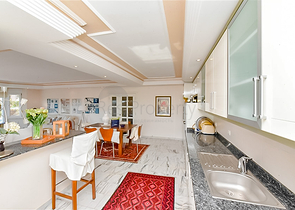 شقة 3 + 1 مع إمكانية الحصول على تصريح إقامة في السطر الأول