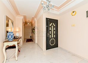 شقة 3 + 1 مع إمكانية الحصول على تصريح إقامة في السطر الأول