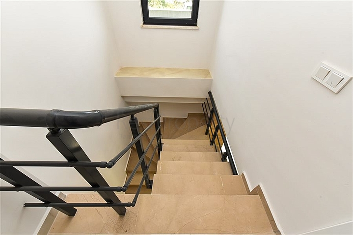 شقة 2+1 بحديقتها الخاصة في كيستل